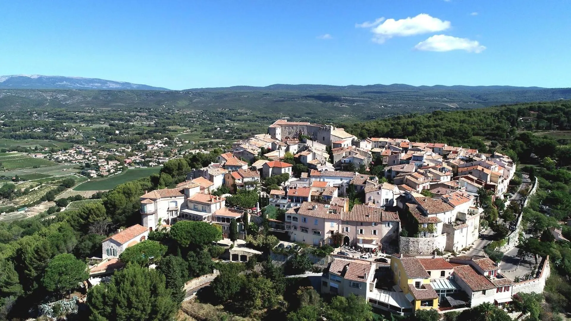 Holiday home A L'Ombre Des Pins Du Castellet Villa Le Castellet